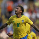 Neymar faz primeiro treino completo com o grupo da Seleção e pode ser escalado no jogo contra a Escócia